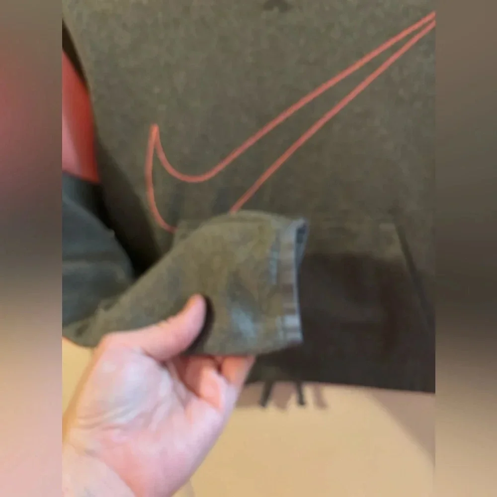 Nike dri fit hoody girls. Medium . Peach/pink gray